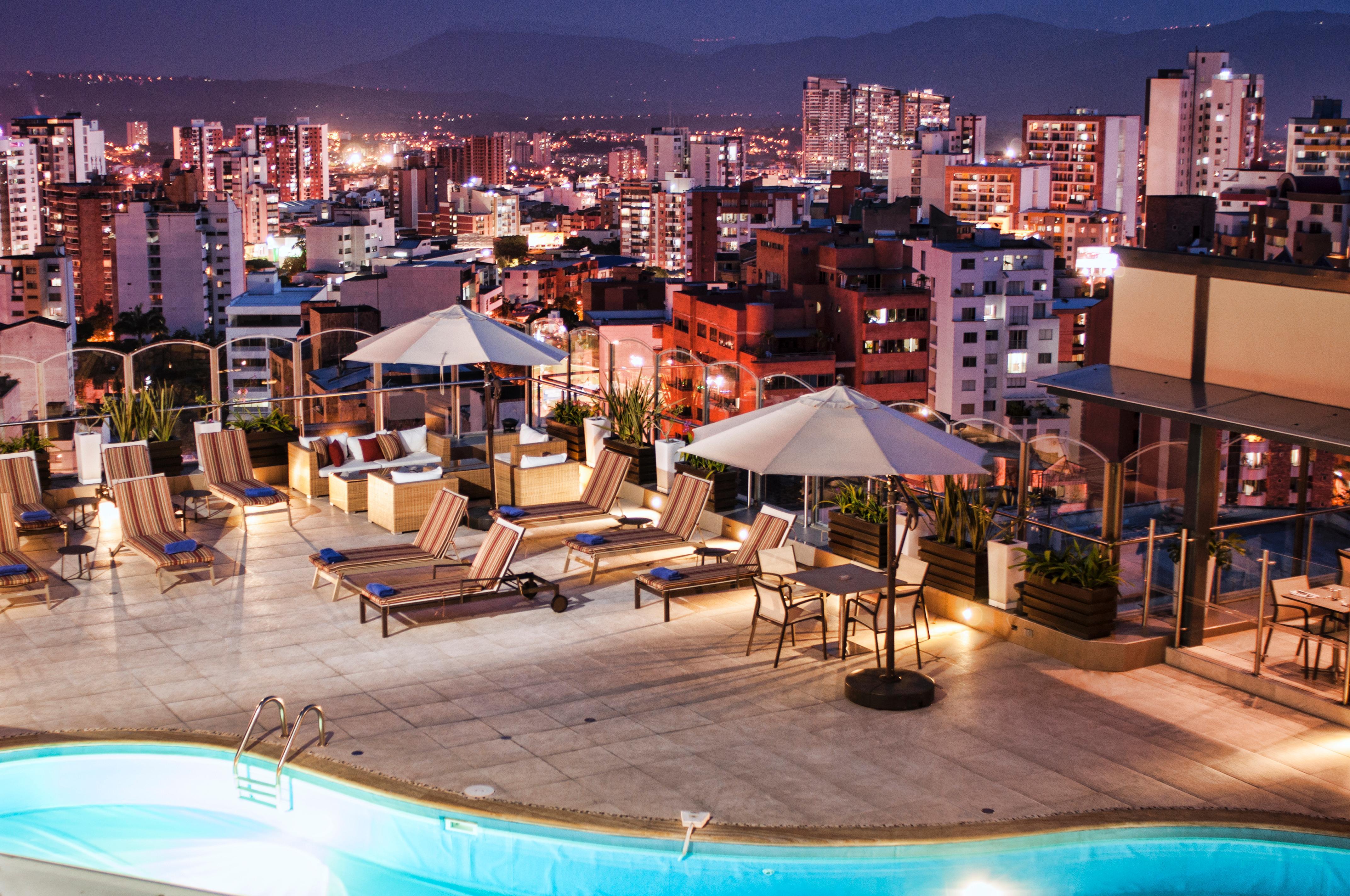 Hotel Dann Carlton Bucaramanga Exterior foto View from the hotel's rooftop pool