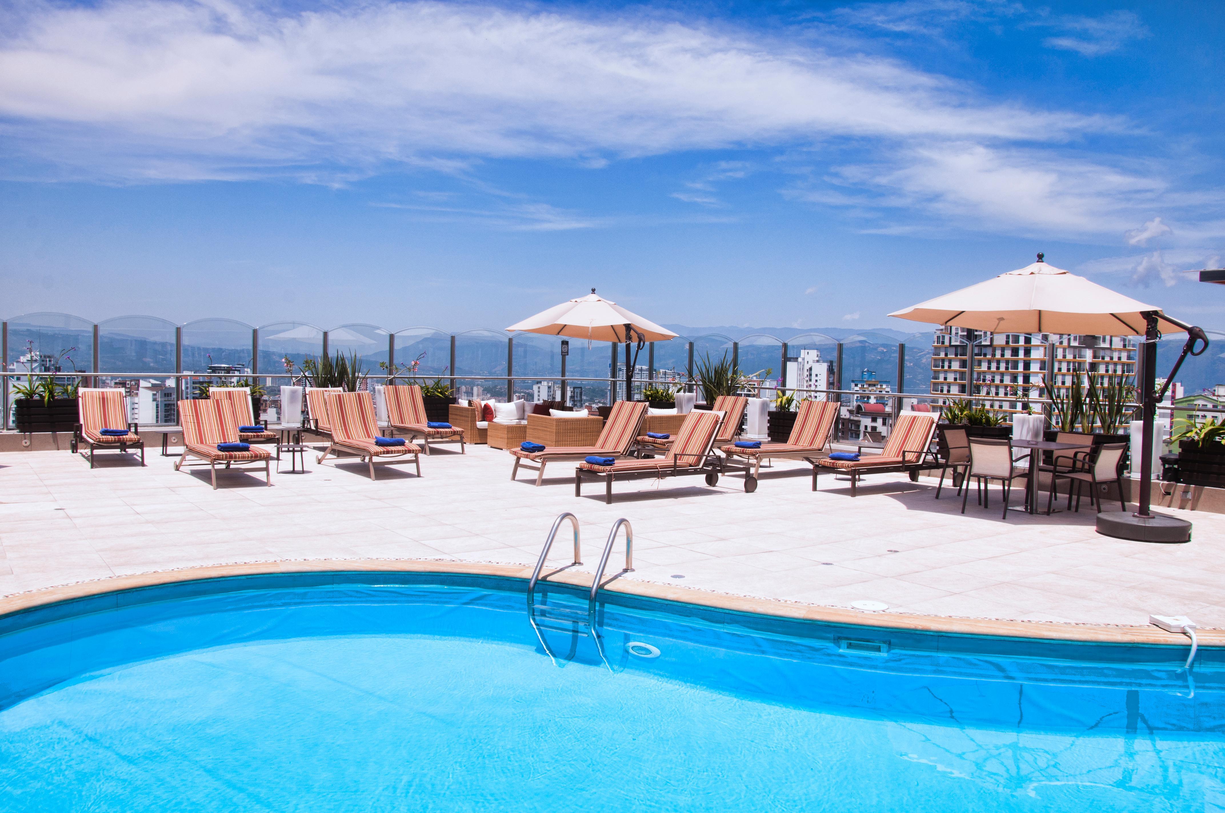 Hotel Dann Carlton Bucaramanga Exterior foto Rooftop pool
