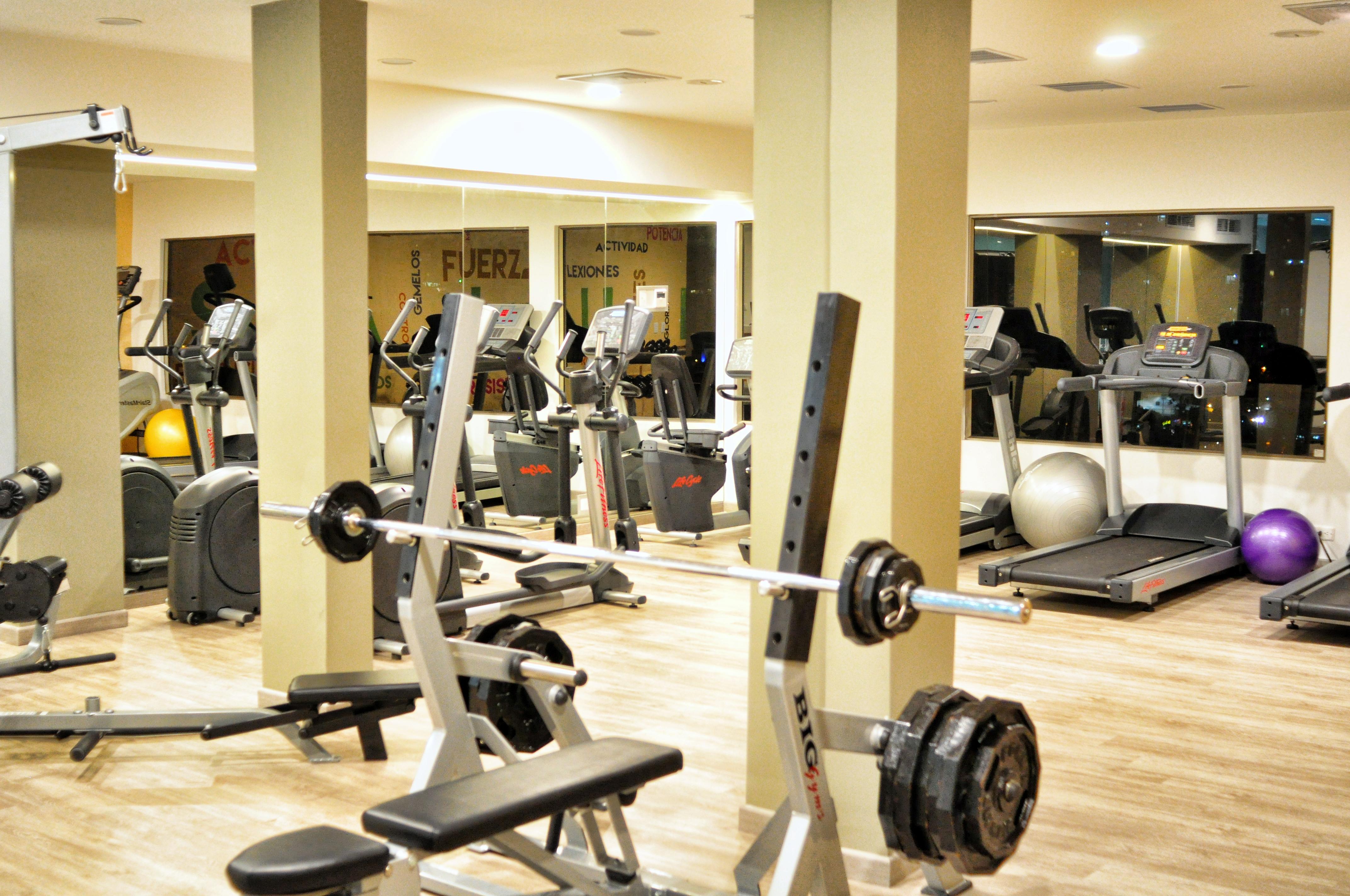 Hotel Dann Carlton Bucaramanga Exterior foto The gym at the hotel