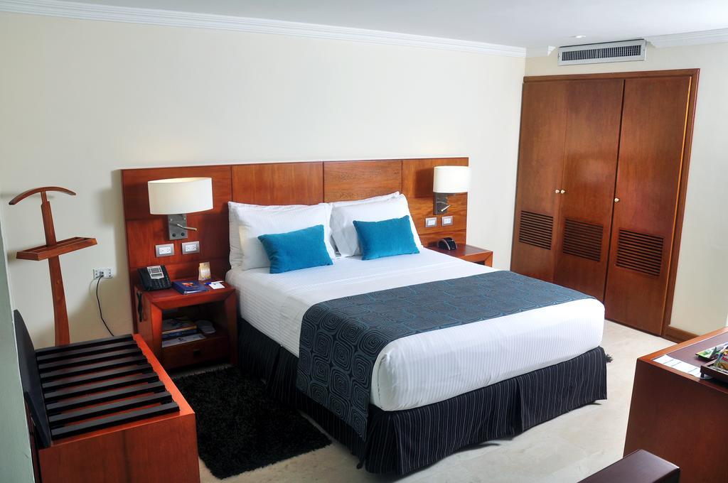 Hotel Dann Carlton Bucaramanga Exterior foto A room at the hotel