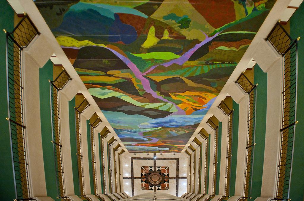 Hotel Dann Carlton Bucaramanga Exterior foto The ceiling of the staircase